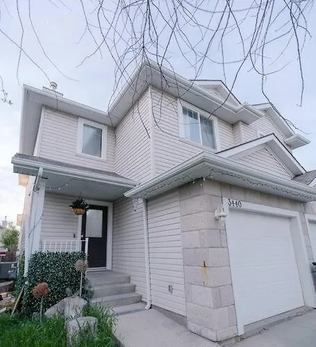 Modern Home By Edmonton Airport