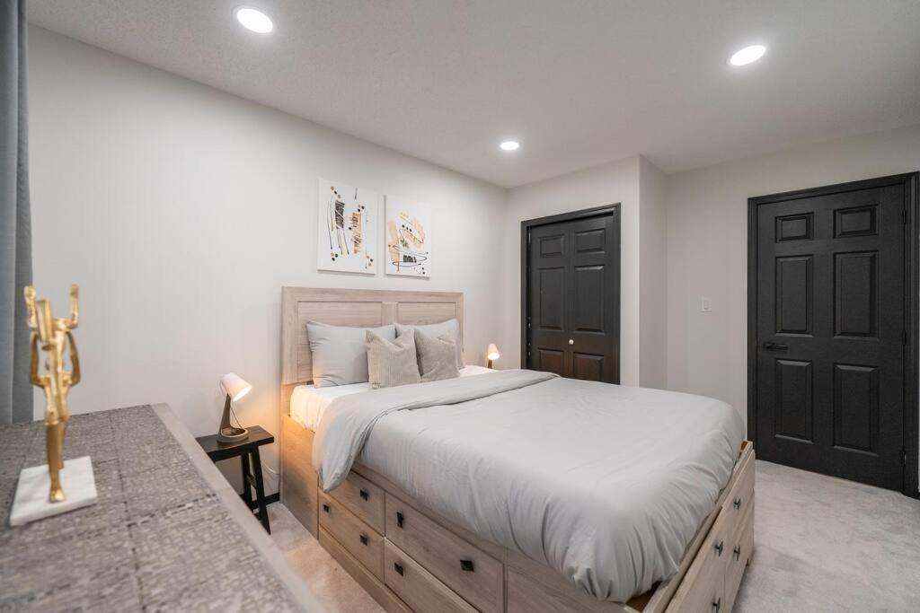 Modern By Airport Edmonton